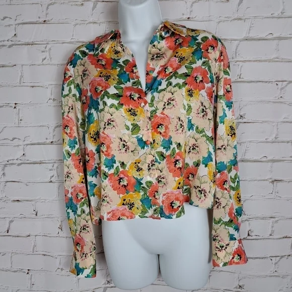 Zara Floral Cropped Button-Front Top in Multi-Color - Picture 3 of 9
